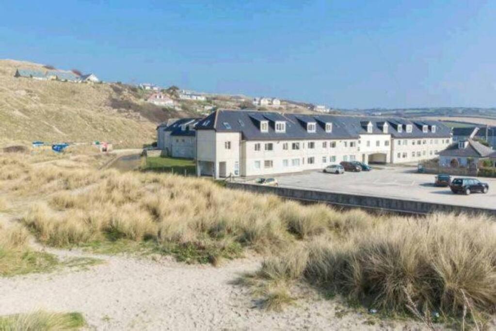 Direct Beach Access! Top Floor Apartment Perranporth Extérieur photo